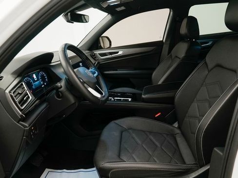 Used 2024 Volkswagen Atlas Cross Sport SE image 19