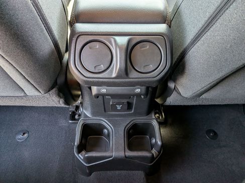Used 2025 Jeep Wrangler Unlimited Sahara AWD/4WD image 26