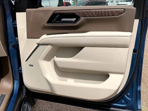 Used 2025 GMC Yukon XL Denali w/ LPO, Floor Liner Package image 23