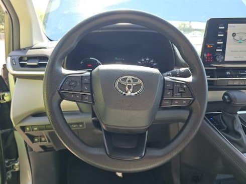 Used 2024 Toyota Sienna LE AWD/4WD image 9