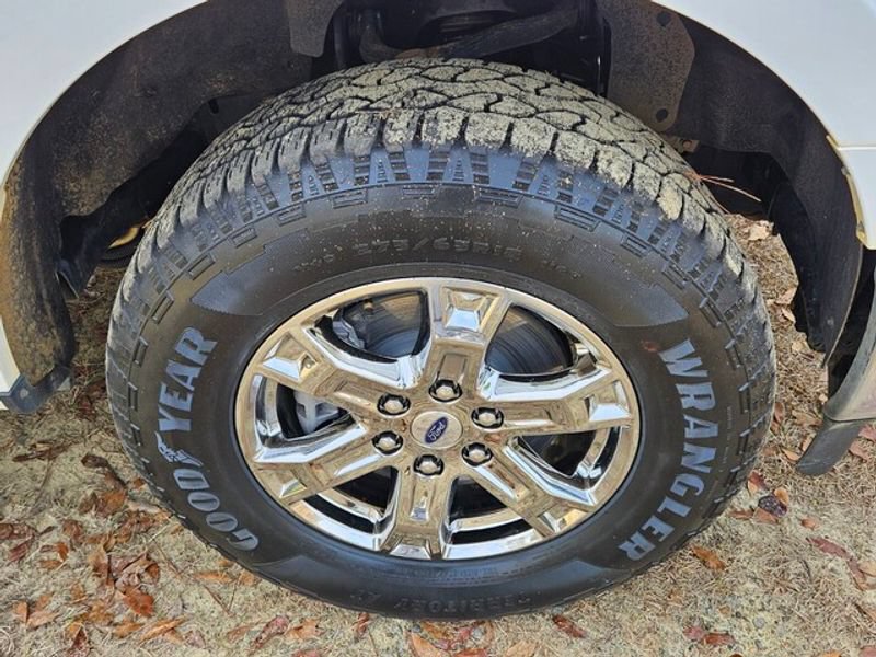 Used 2023 Ford F150 Lariat w/ Trailer Tow Package AWD/4WD image 17