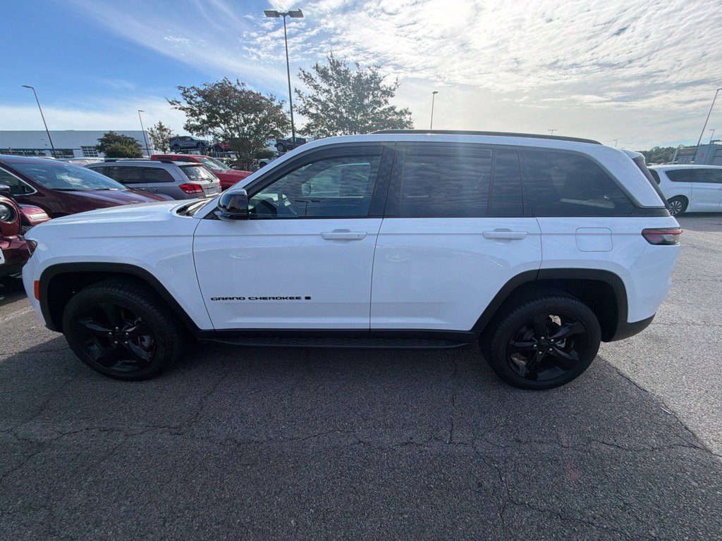 Used 2026 Jeep Grand Cherokee Limited w/ Limited Altitude Package AWD/4WD image 2