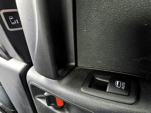 Used 2025 Chrysler Pacifica Select FWD image 61