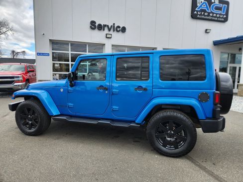 Used 2014 Jeep Wrangler Unlimited Sahara AWD/4WD image 11