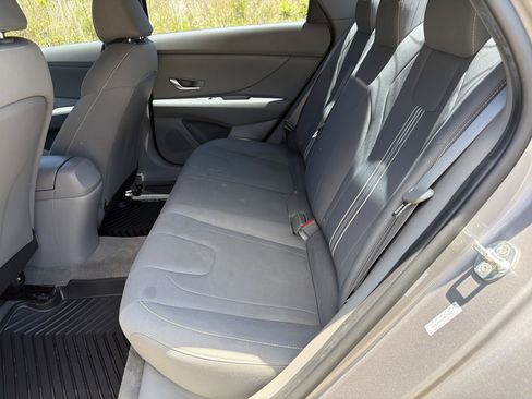 Used 2022 Hyundai Elantra SEL FWD image 21