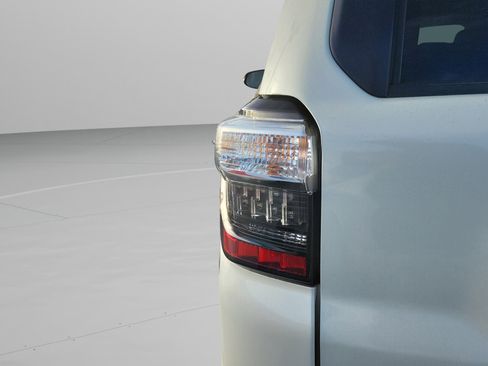 Used 2015 Toyota 4Runner Limited image 23