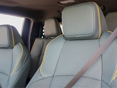 Used 2025 Toyota Tacoma TRD Sport w/ Tow Tech Package image 11