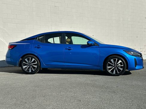 Used 2025 Nissan Sentra SV w/ SV Premium Package FWD image 2