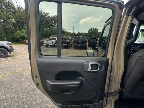Used 2020 Jeep Gladiator Sport w/ Quick Order Package 24S AWD/4WD image 11