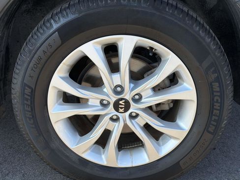 Used 2021 Kia Telluride LX image 19