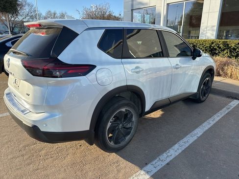 Certified 2024 Nissan Rogue SV image 4