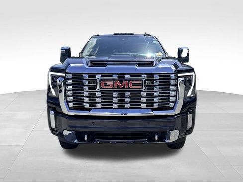 Used 2024 GMC Sierra 3500 Denali w/ Denali Reserve Package AWD/4WD image 2