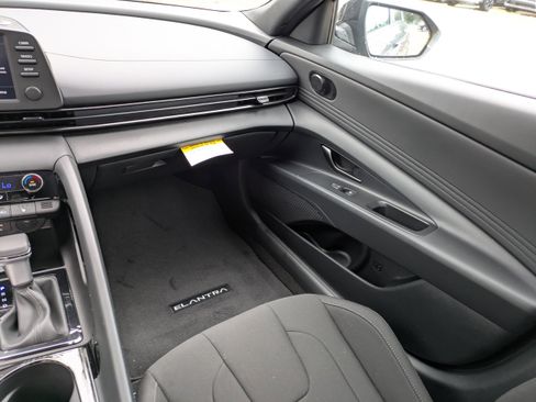 New 2026 Hyundai Elantra SEL Sport FWD image 17