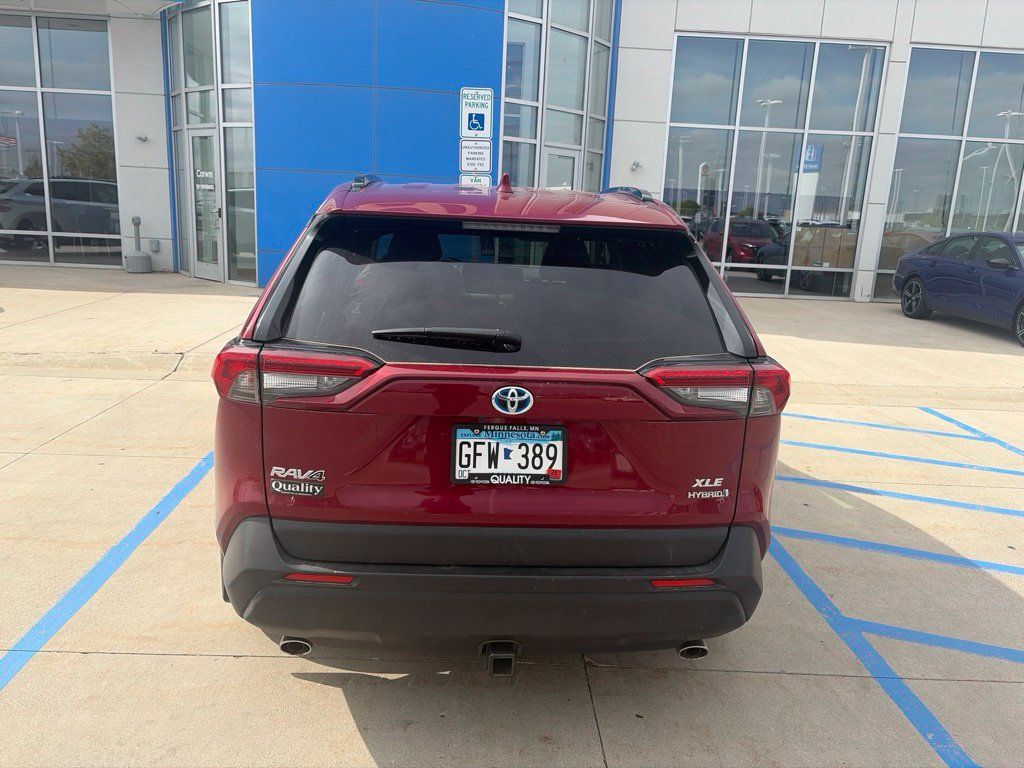 Used 2021 Toyota RAV4 XLE Premium AWD/4WD image 7