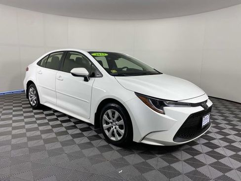 Used 2022 Toyota Corolla LE FWD image 1