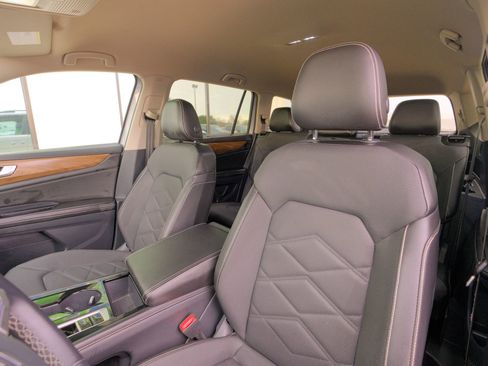 Used 2024 Volkswagen Atlas SE image 27