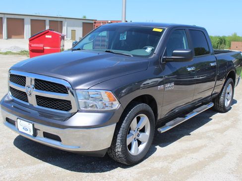 Used 2016 RAM 1500 Classic SLT AWD/4WD image 2