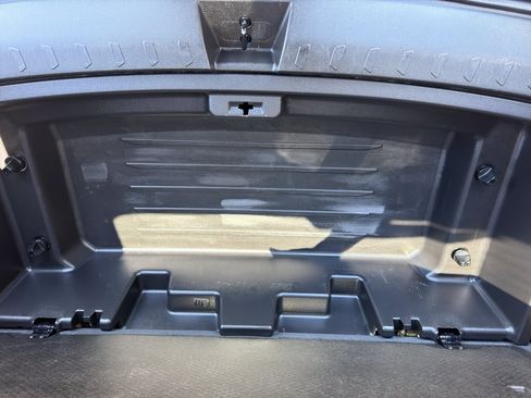 Used 2023 Chevrolet Traverse LS FWD image 10