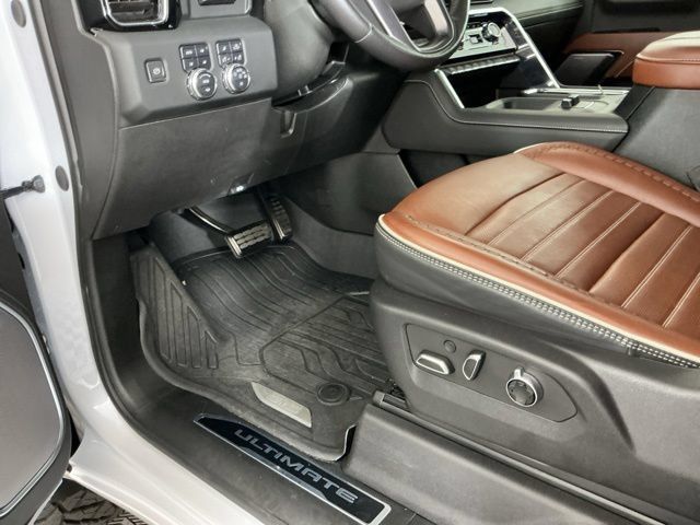 Used 2024 GMC Sierra 3500 Denali Ultimate AWD/4WD image 18