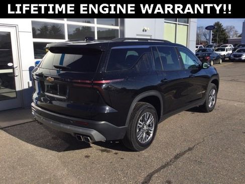 Used 2025 Chevrolet Traverse LT image 7