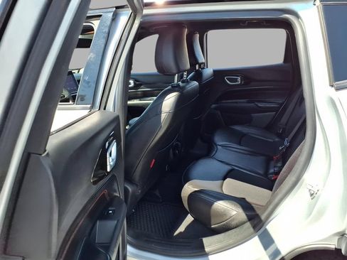 Used 2025 Jeep Compass Trailhawk AWD/4WD image 23