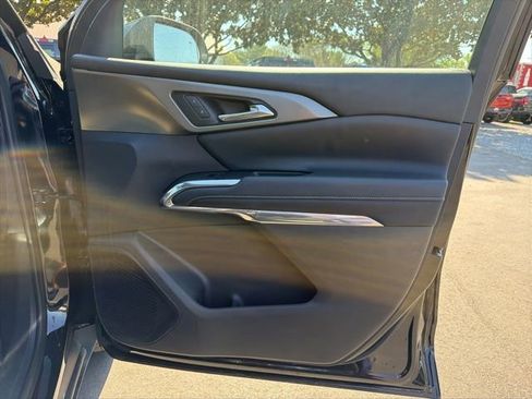 Used 2025 Chevrolet Traverse LT image 10