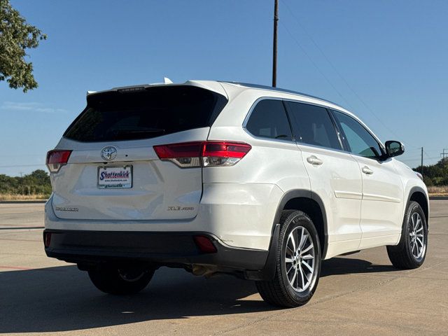 Used 2018 Toyota Highlander XLE AWD/4WD image 8