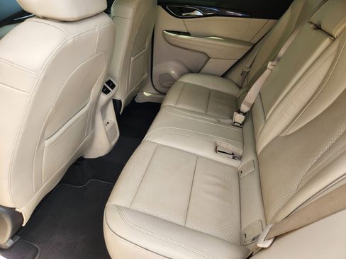 Used 2021 Buick Envision Essence FWD image 12