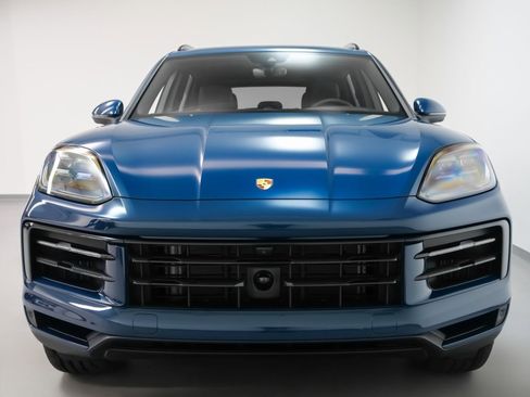 Used 2024 Porsche Cayenne image 8
