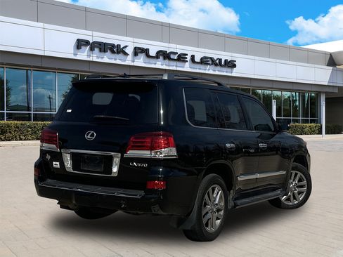Used 2014 Lexus LX 570 4WD image 2
