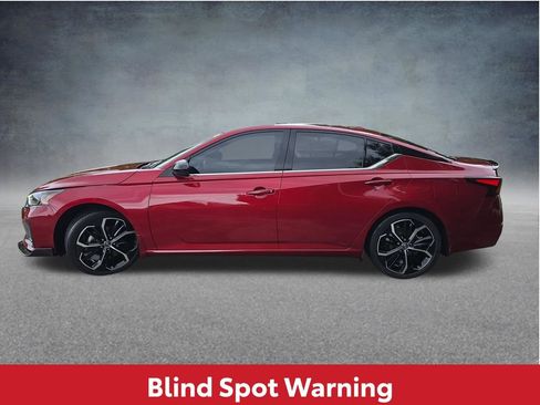 Used 2023 Nissan Altima 2.5 SR w/ SR Premium Package FWD image 10