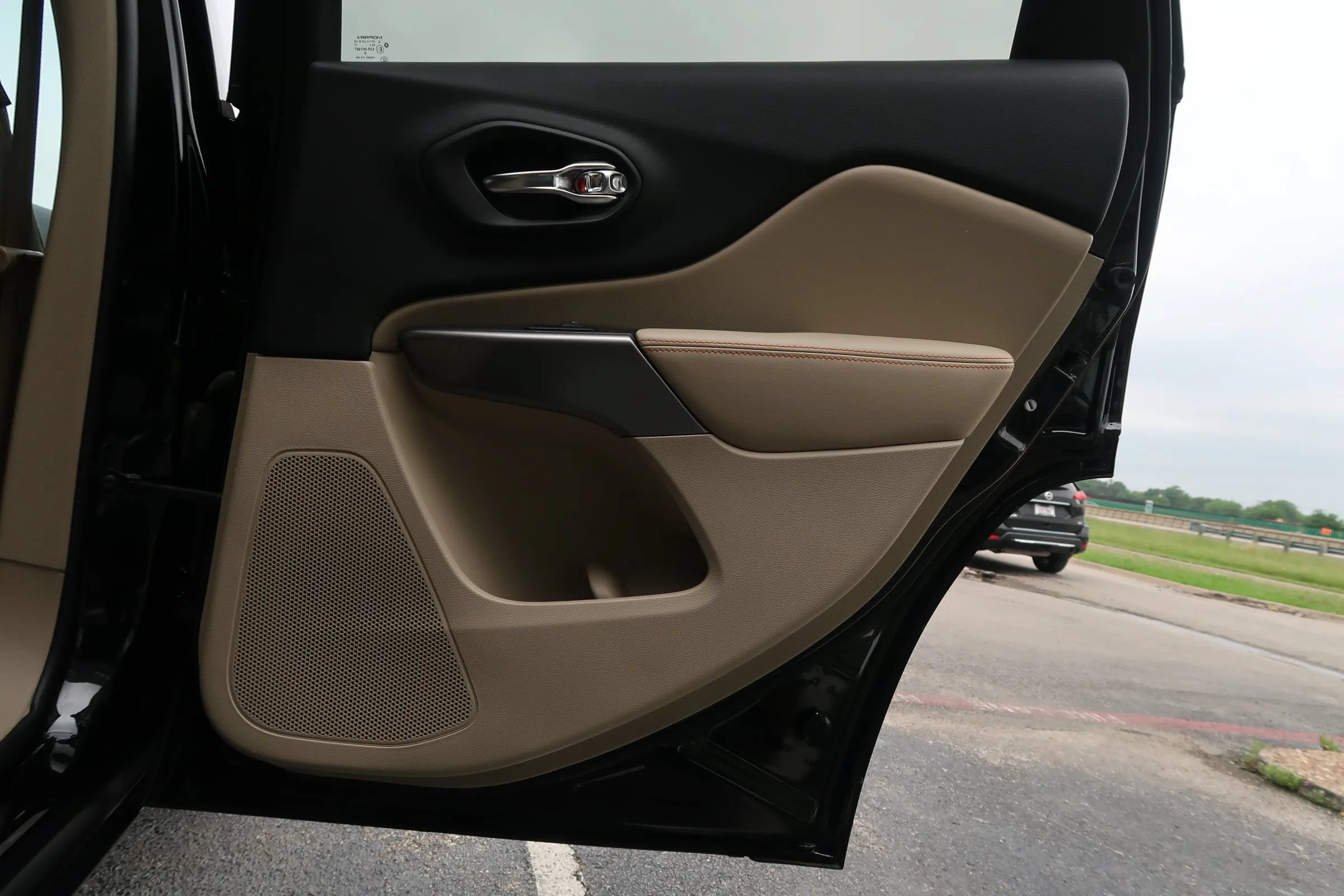 Used 2019 Jeep Cherokee Latitude w/ Popular Appearance Group FWD image 49