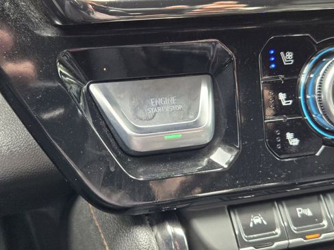 Used 2023 GMC Sierra 1500 AT4 w/ Technology Package AWD/4WD image 18