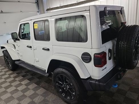 Used 2024 Jeep Wrangler Unlimited Sahara w/ Technology Group AWD/4WD image 4