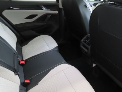New 2026 Volkswagen Tiguan SE FWD image 25