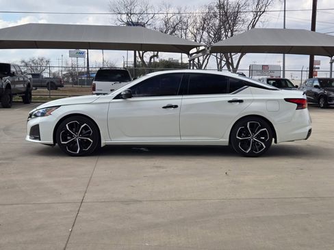 Used 2023 Nissan Altima 2.5 SR w/ SR Premium Package image 6