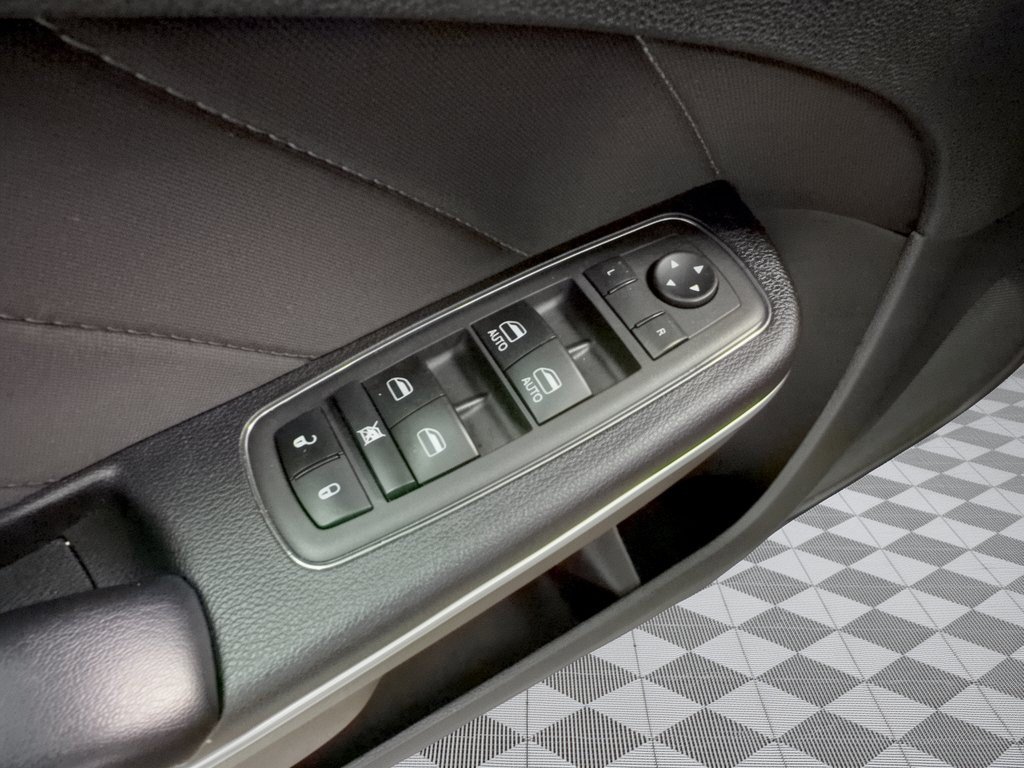 Used 2022 Dodge Charger SXT RWD image 15