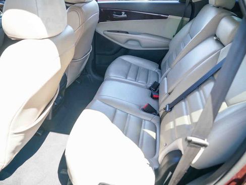 Used 2017 Kia Sorento FWD w/ LX Convenience Package image 11