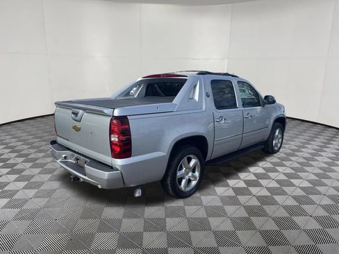 Used 2013 Chevrolet Avalanche LTZ AWD/4WD image 35