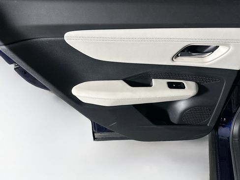 Used 2023 Nissan Ariya FWD image 25