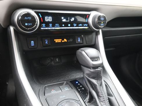 Used 2021 Toyota RAV4 XLE Premium image 30