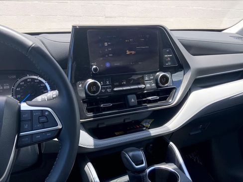Used 2025 Toyota Highlander XLE AWD/4WD image 15