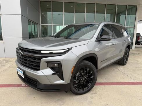 Used 2026 Chevrolet Traverse LT w/ Midnight/Sport Edition FWD image 3