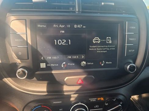 Used 2025 Kia Soul LX w/ LX Technology Package FWD image 5
