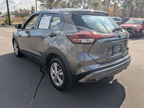 Used 2022 Nissan Kicks S image 5