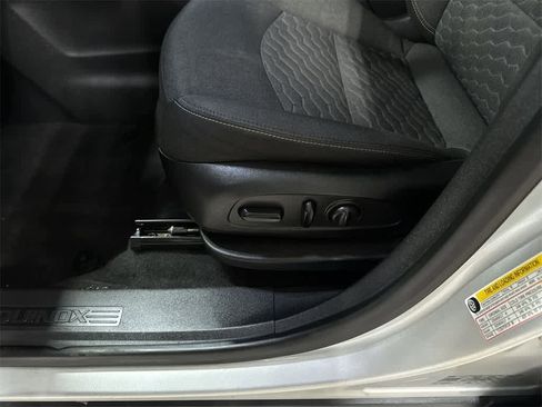 Used 2019 Chevrolet Equinox LT image 23