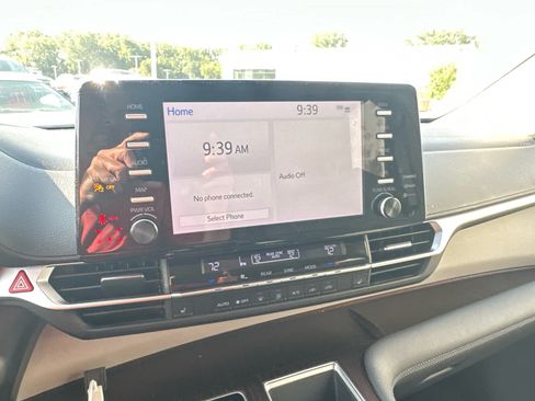 Used 2022 Toyota Sienna XLE AWD/4WD image 14