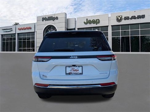New 2025 Jeep Grand Cherokee Limited image 5