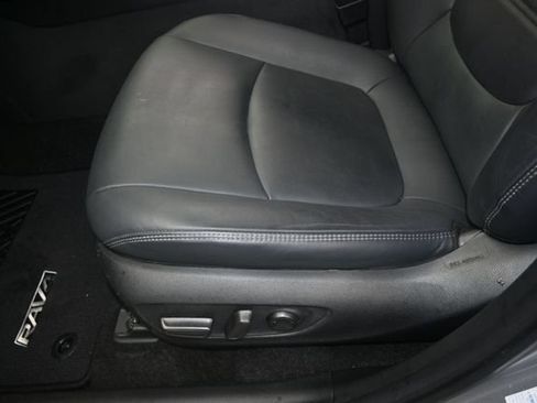 Used 2022 Toyota RAV4 XLE Premium AWD/4WD image 13