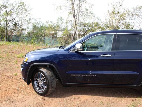 Used 2017 Jeep Grand Cherokee Limited image 11